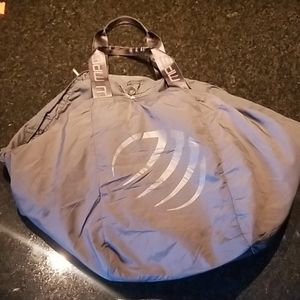 MPG zip close tote